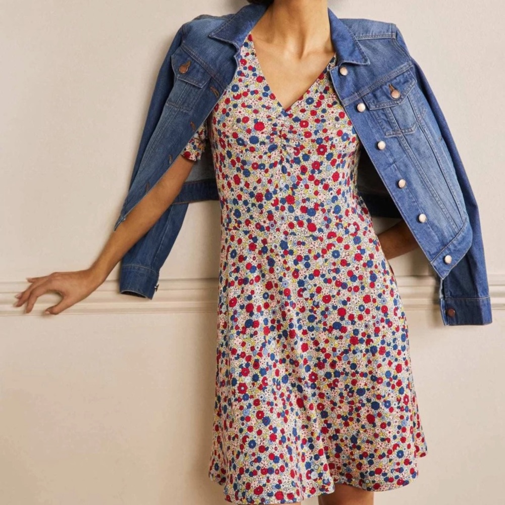 Boden V-Neck Jersey Dress in Riviera Blue/Floret Cluster Size 6P